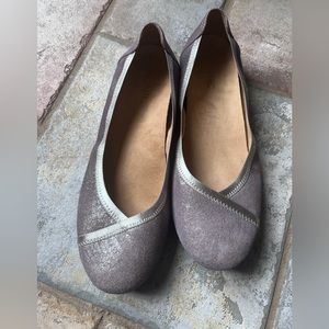 Lavender Silver Metallic Vionic Ballet Flats